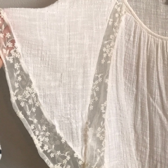 Gauzy butterfly sleeve top - Picture 9 of 9